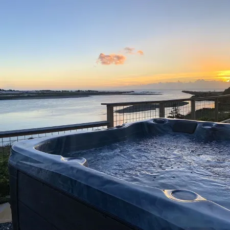 River’s End-Best Pacific Ocean and Rogue River Views on 2+Acres with a Hot Tub!