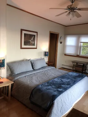 Waterfront Paradise with  NEW Jacuzzi Spa! Отели в г. Канандейгуа