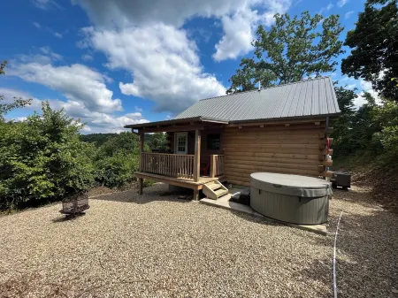 Log Cabin in the Heart of Hocking Hills! - TreeTop
