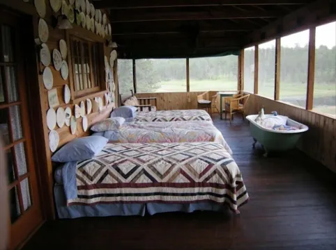 The Hynes Cabin- 1925 Renovated Classic with Stunning Views