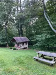 Little Creek Cabin, 2 bedrooms, 1.5 Baths (Sleeps 4)