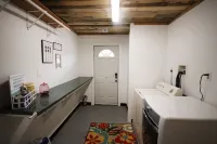 Cheerful 1 bedroom, Close to Beaches, Central Location