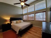Serene Lake Home Hotel a Scott
