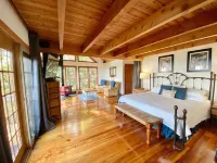 Luxury Mountain Escape Golf Hiking  Waterfalls  3Br Cabin w/ Hot Tub,