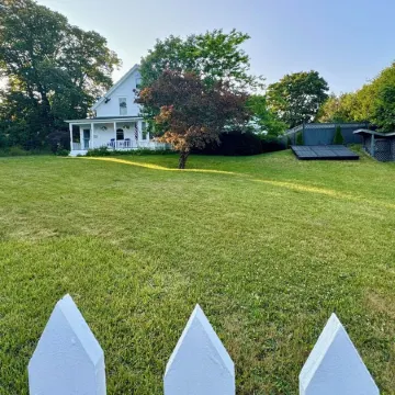 In-town 5 Bedroom Victorian With Heated Pool