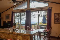 Mountain cabin by Shenandoah National Park