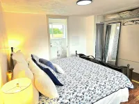 Riverfront Cottage and Cabana. 3-Bedroom, 2 Bath on the Lazy, Great Chazy, River 尚普蘭住宿飯店