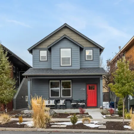 Modern Luxury Base Camp with 3 King Beds 1 Mile to Downtown Bend, 5-Star Reviews
