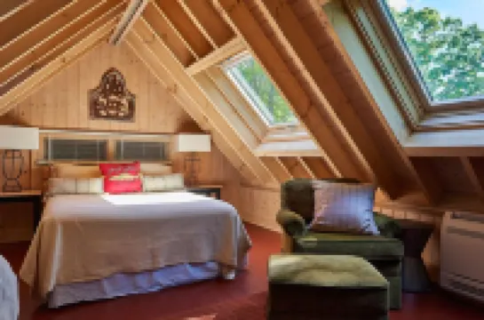 Upscale Cottage with Ultra Privacy and Spectacular View