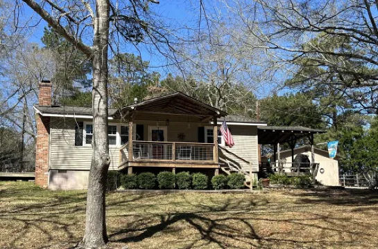 Quiet Secluded Lakeside Home on Fishing Creek of Clarks Hill Lake.
