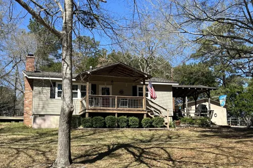 Quiet Secluded Lakeside Home on Fishing Creek of Clarks Hill Lake.