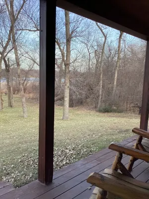 Cozy 2-bedroom cabin with WiFi, AC in serene Big Stone City