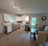 B-Charleston Gem- 4 Miles to Downtown Charleston and Close to All Areas!