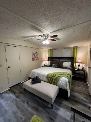 Newly renovated, music-themed home! Pet-Friendly! Only 2 minutes from I-40!