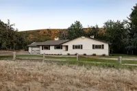 Modern Farmhouse: Olson North - close to downtown