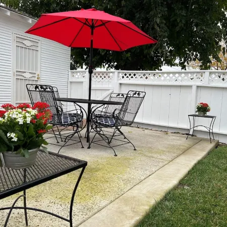 Cozy little cottage W/ private yard in town