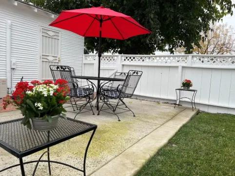 Cozy little cottage W/ private yard in town