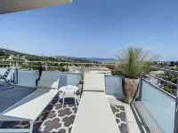 Vue Panoramique Pour Appartement Dernier Étage, Proche des Plages/ Centre Ville