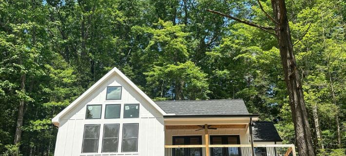 Boulder Trail Getaway- 15 min from New River Gorge National Park Hotels in Nicholas County