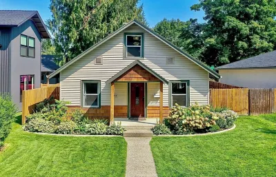 -JD’s Downtown Coeur d’ Alene Cottage-Minutes from the lake and Pet Friendly! Hôtels à proximité de : Fort Sherman Chapel