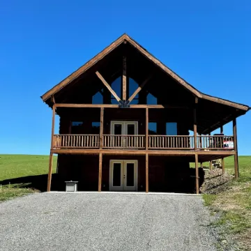 Authentic Hemlock Log Cabin 4 Bedroom Ski Chalet On Lake And Next To Ski Slopes 鄰近黑水瀑布州立公園的酒店