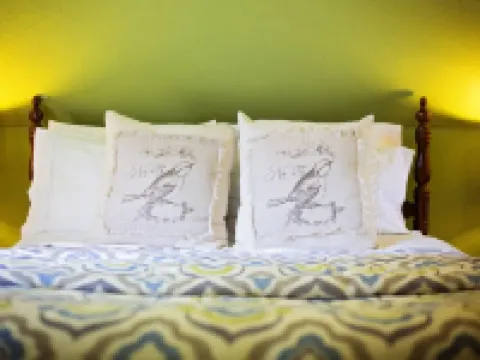 Quaint Parisian style loft, located on National Registered Historical Property Hotels in Mena