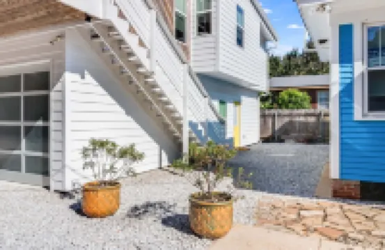 Cozy Modern Studio - Free Parking with Washer & Dryer Perfect for 1 or 2 People!