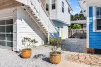 NEW Modern studio with Murphy bed & free parking!