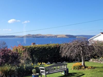 Cosy Garden Apartment in Sandy Bay. 15 Min 401/402 Town Bus. Free Parking/Wifi.
