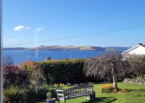 Cosy Garden Apartment in Sandy Bay. 15 Min 401/402 Town Bus.  Free Parking/Wifi. ロング・ビーチ周辺のホテル