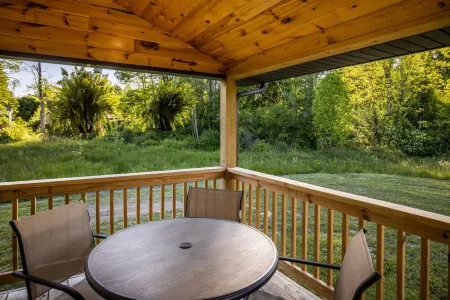 Stout Grove - New House minutes from the New River Gorge National Park Отели рядом с достопримечательностью «Ace Adventure Water Park»