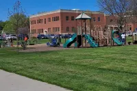 Entire home in quaint neighborhood -walk to restaurants and close to everything!