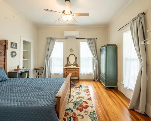 Historic Hico Remodel- EV/RV Outdoor Outlet ハミルトンのホテル
