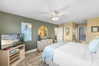 Beautiful San Clemente Beach Condo, Walking to the Sand