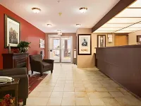 Super 8 by Wyndham Whitecourt - ที่มีที่จอดรถ