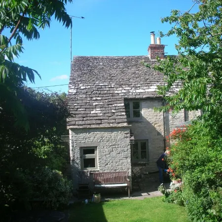 Charming, secluded, characterful cottage in the heart of Lechlade