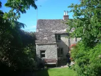 Charming, secluded, characterful cottage in the heart of Lechlade