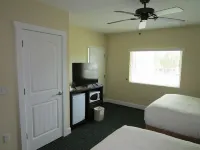 2BR/2BT Water Park Condo (Includes 4 passes/ day - $100 value/day)