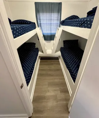 Ana's Houseboat Located In Venice Marina SLEEPS 10