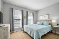 Buckroe Beach House ~ Walk to Beach / Only 3 Blocks! Close to VA Hospital!