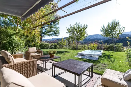 Gorgeous Modern Living Отели рядом со станцией Newhall