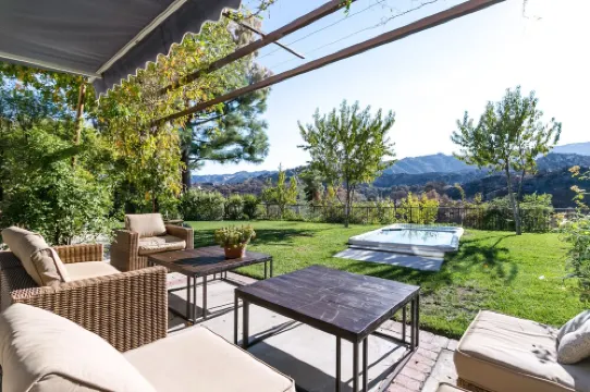 Gorgeous Modern Living