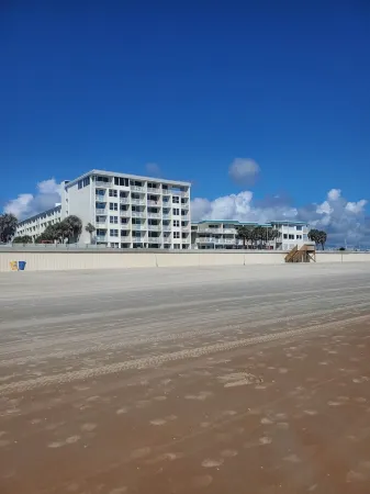 "Beachside Bliss: Ocean Views & Endless Fun in Daytona