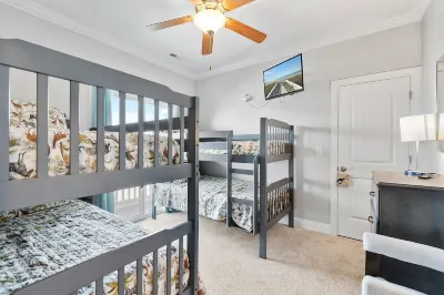 Isle Oasis. Oceanfront. Elevator, Heatable Pool,  Drct Bch Access. Grt Location.