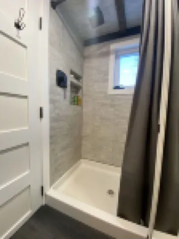 Tiny House on Upper Iowa River w/ hot tub