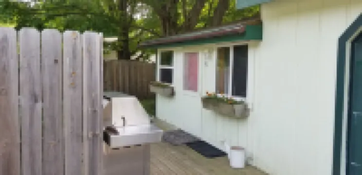 Cozy studio cabin close to Lake Michigan.