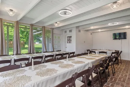 Minutes away from Tennessee Parks! Cozy family stay in White County, TN