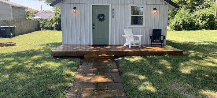 Settle in at the Petite Retreat. Hotels in Muncie