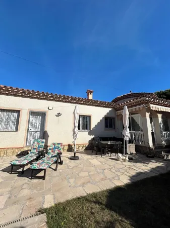 Havre de Paix à Lametlla de Mar : Maison Avec Piscine et Accès aux Criques