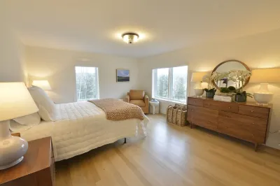 New Construction Modern Farmhouse, 360º MTN Views, Btwn MTN & Village